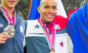 Crespo (centro) se colgó la medalla de oro. Foto: Cortesía 